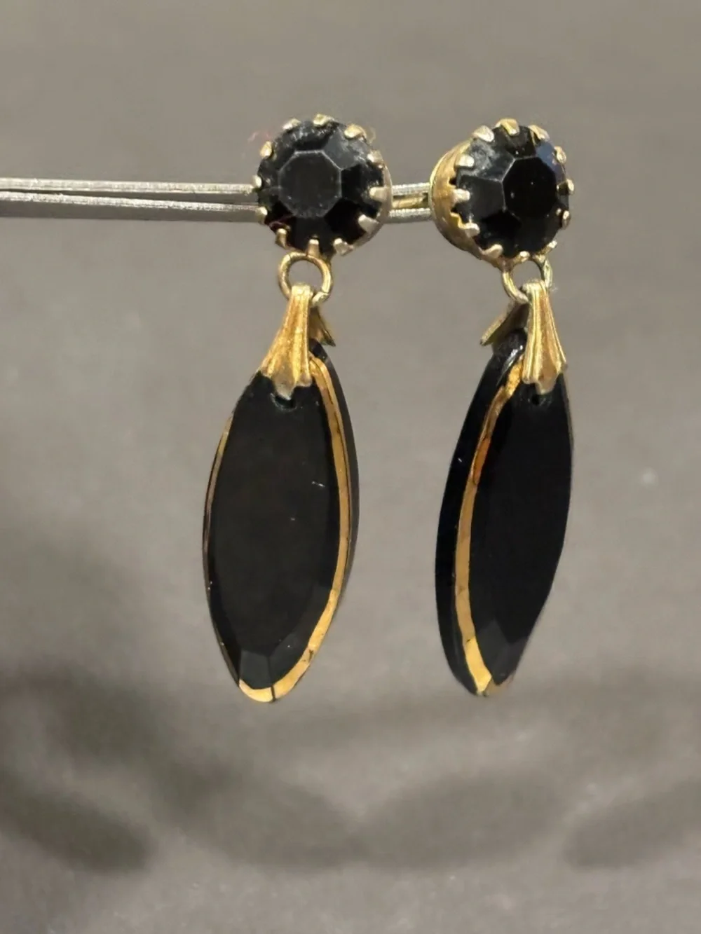 Elegant Black Onyx Gold Drop Earrings - 60s/70s vintage - Picture 1 of 4